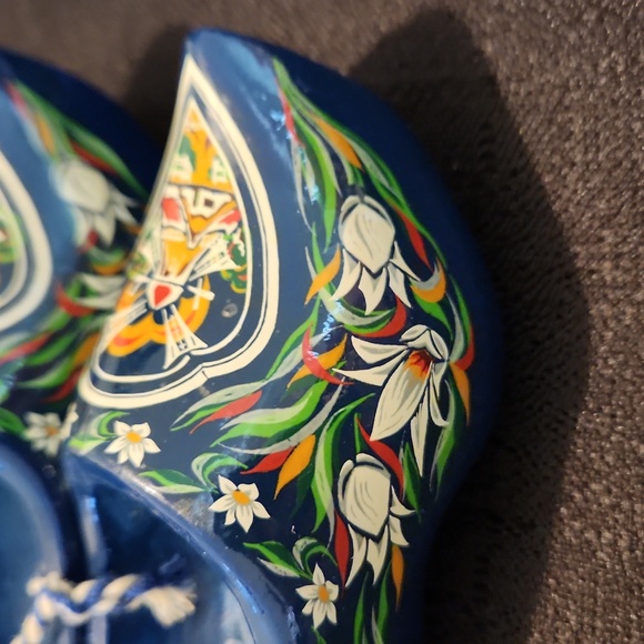 VINTAGE MINI BLUE HAND PAINTED WINDMILL WOODEN CLOGS. HOLLAND. - Picture 4 of 5